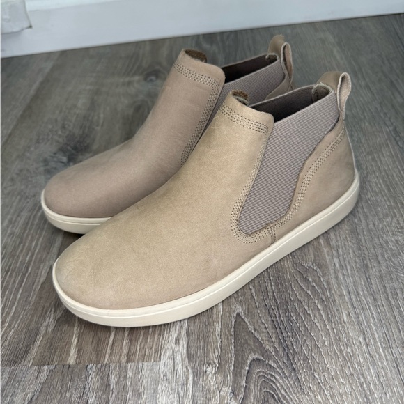 Olukai Women's Pehuea Mid Chelsea Booties Size 7 - Picture 3 of 10